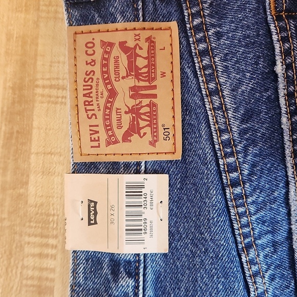 LEVI’S Women’s 501 Original Crop Distressed Denim Jeans, size 30x26 - Picture 8 of 16